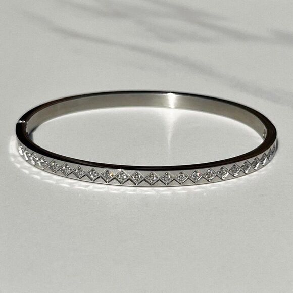 New! “Sky” Silver Inlaid Studded Bracelet - Picture 1 of 2